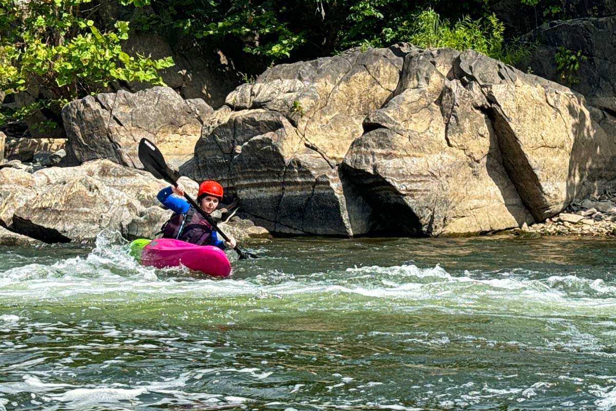 beginner-whitewater-kayaking-lesson-potomac-IMG_7001a-3x2